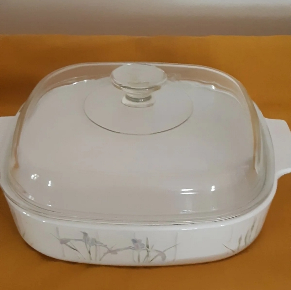 Vtg Corning Ware Shadow Iris 2.5 litter Casserole Dishes with Glass Lids A-10-B